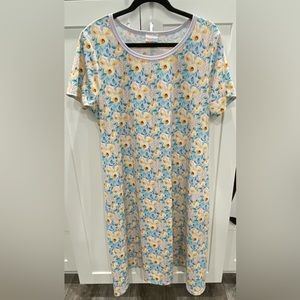 XL LulaRoe Jessie Scuba material w/pockets. Lavender, pale yellow, blue roses